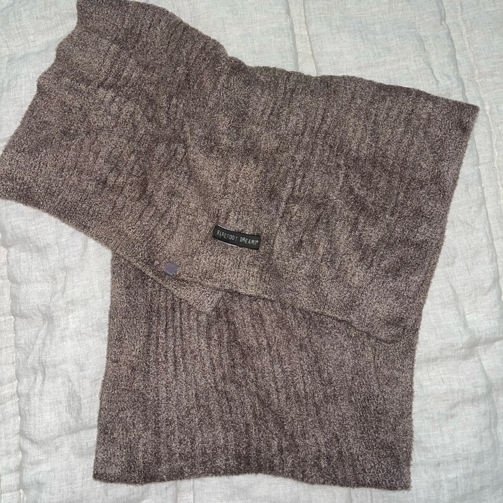 Barefoot dreams scarf - gray